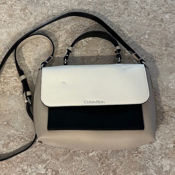 Calvin Klein Odette Crossbody Bag - Picture 1 of 9